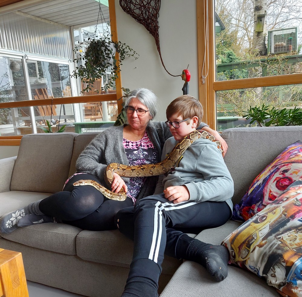 julian og farmor.jpg